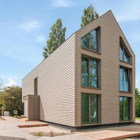 4 Bedroom Stunning In Tossens Apartman