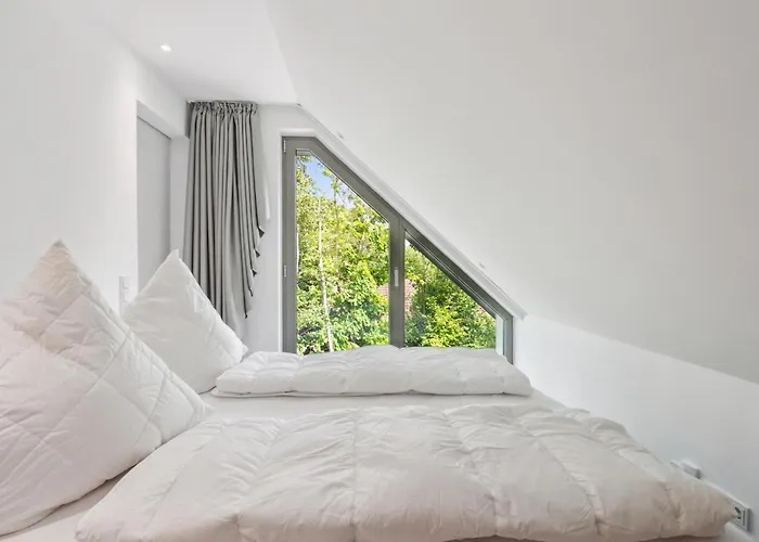 4 Bedroom Stunning In Tossens Apartman